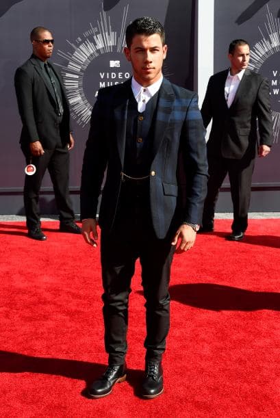 Junto con sus hermanos, Nick tiene la fundación 'Change for the Children Foundation'.