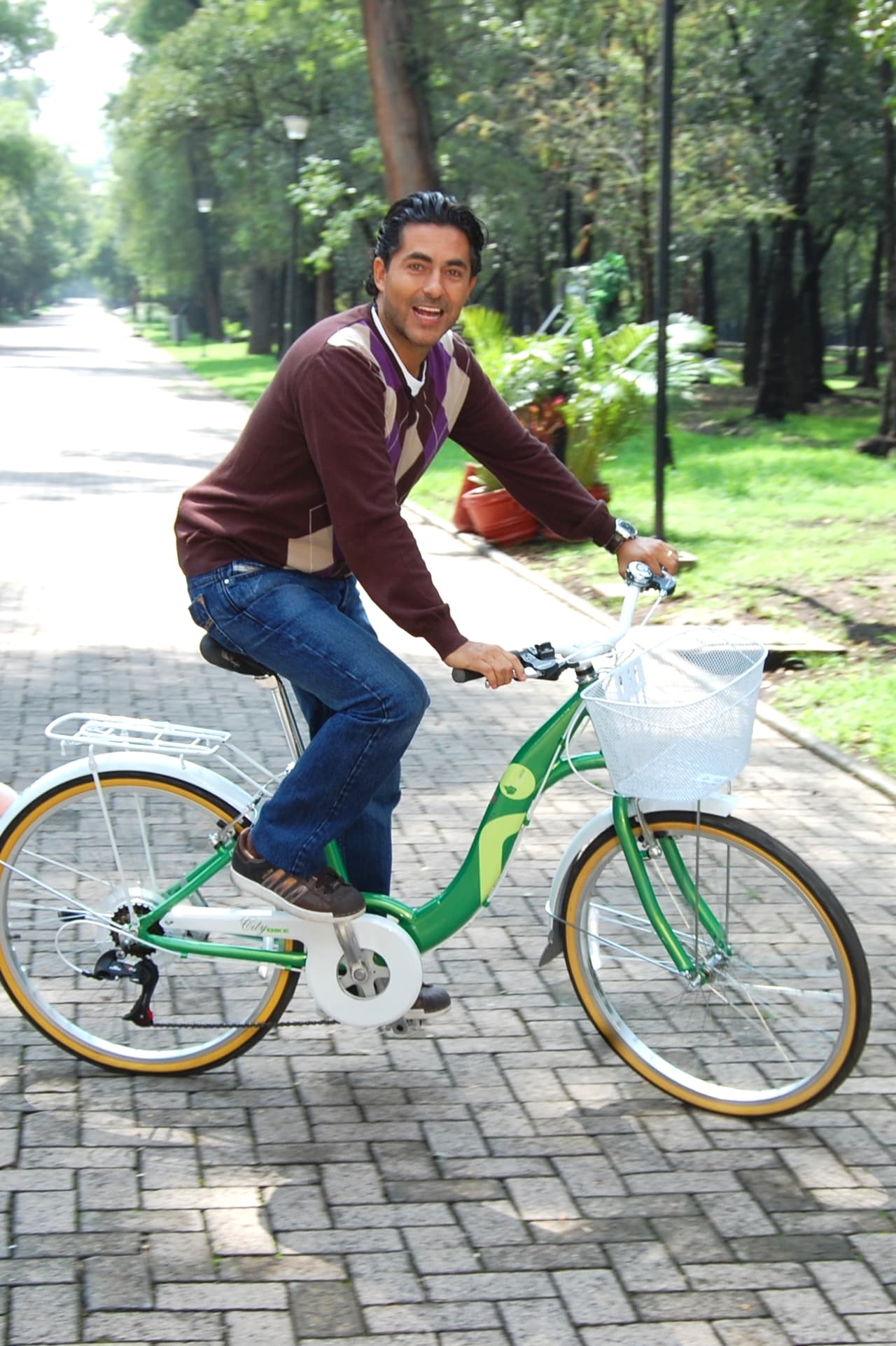 Desde el 2008 es considerado uno de los conductores favoritos del programa HOY.