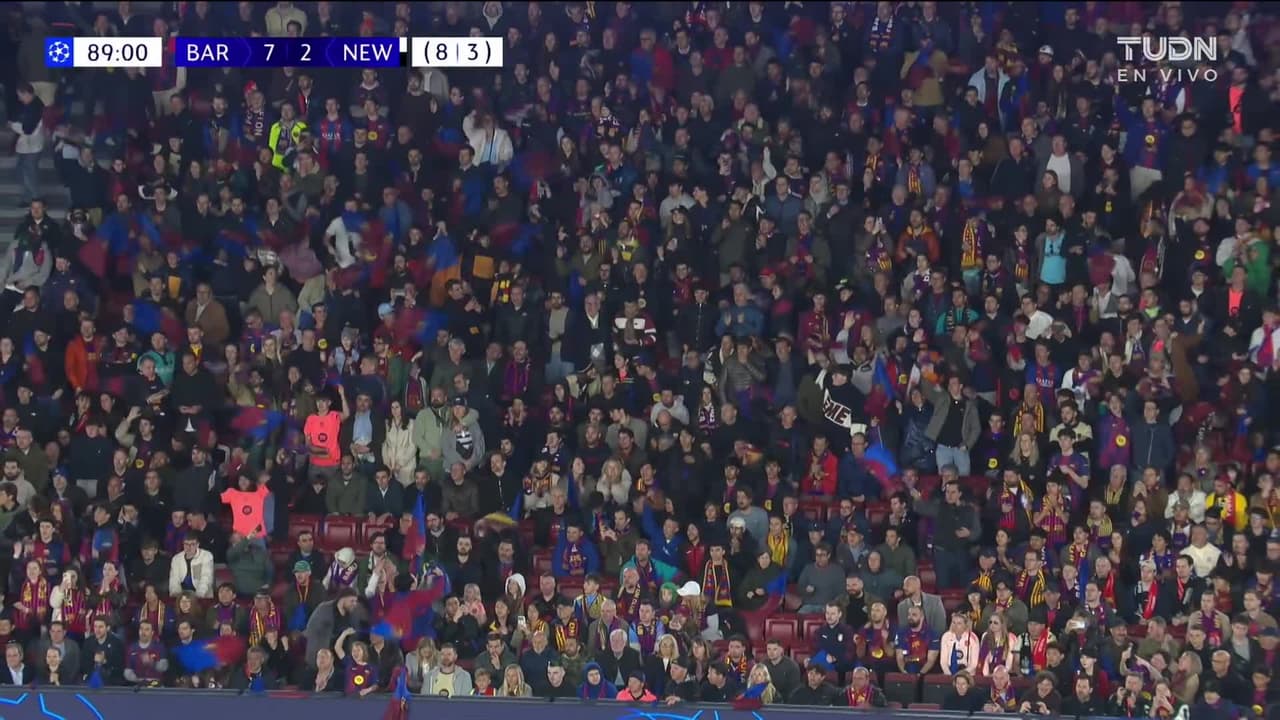 ¡TIRO ATAJADO! disparo por Lewis Hall.