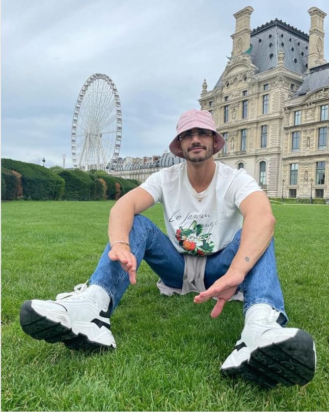 Alejandro Speitzer look básico