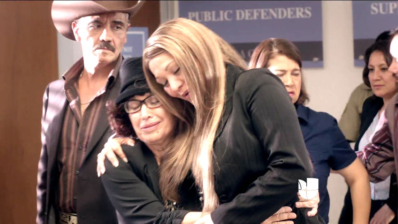 La madre de Trino le dice a Jenni que seguramente de está aprovechando de la situación para hacerse publicidad.