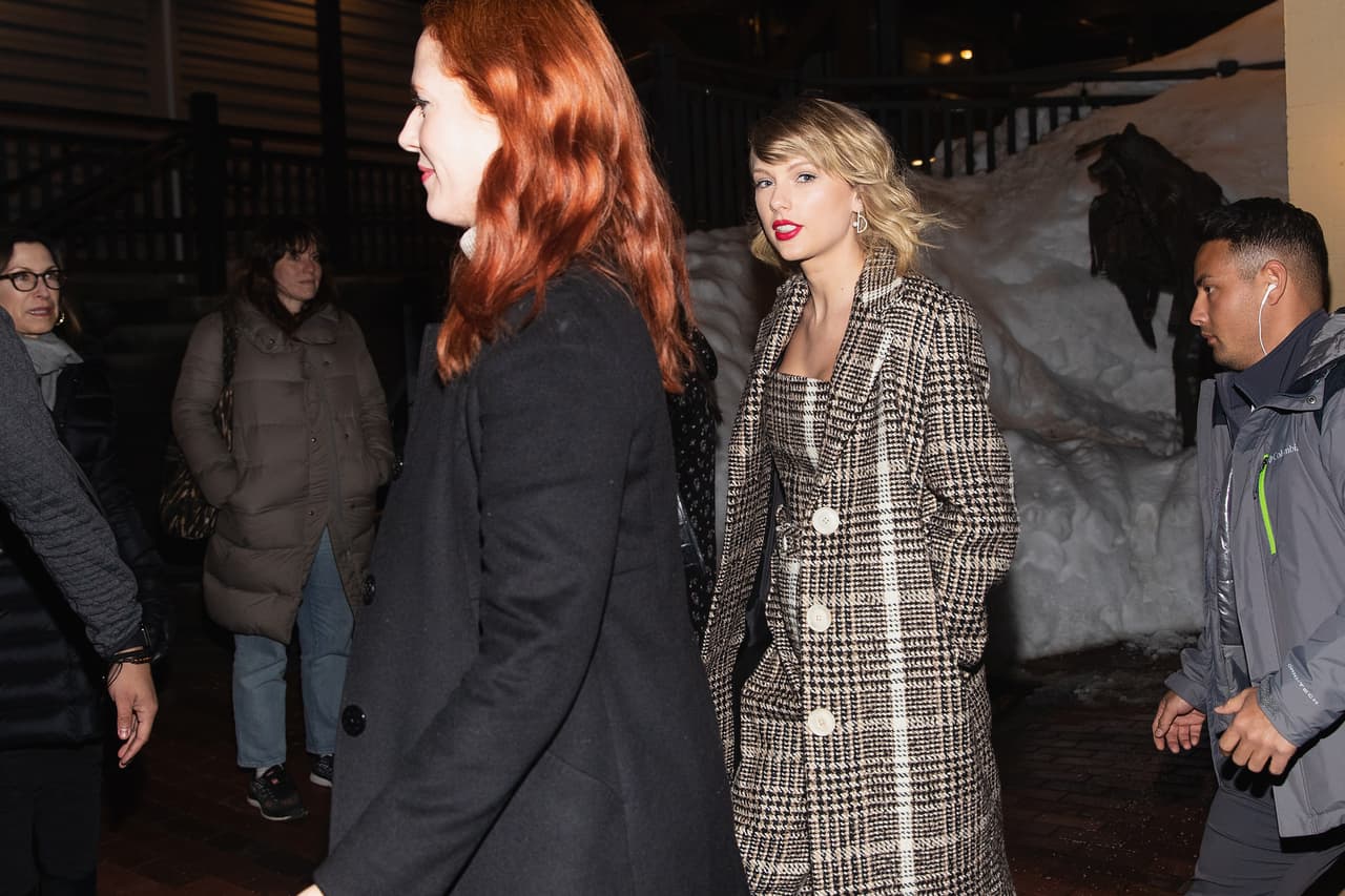 En reseñas del documental, publicadas por 
<b><a href="https://www.nytimes.com/2020/01/24/movies/taylor-swift-documentary-miss-americana.html" target="_blank">The New York Times</a></b> y 
<b><a href="https://www.latimes.com/entertainment-arts/movies/story/2020-01-23/taylor-swift-netflix-documentary-sundance-miss-americana" target="_blank">Los Ángeles Times</a></b>, se detalla que la intérprete de 'Shake it off' sufrió estos padecimientos por el acecho de los paparazzi. 
<br>