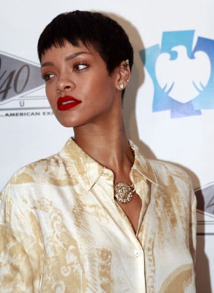 Mujeres como Rihanna han innovado la percepción que se tenía sobre aquellas tendencias de aires masculinos. ¡Con este corte de pelo rompió más de un corazón!
