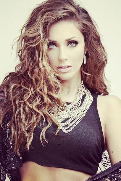 Una de las más esperadas es Anahí, quien regresa a los escenarios de Premios Juventud.