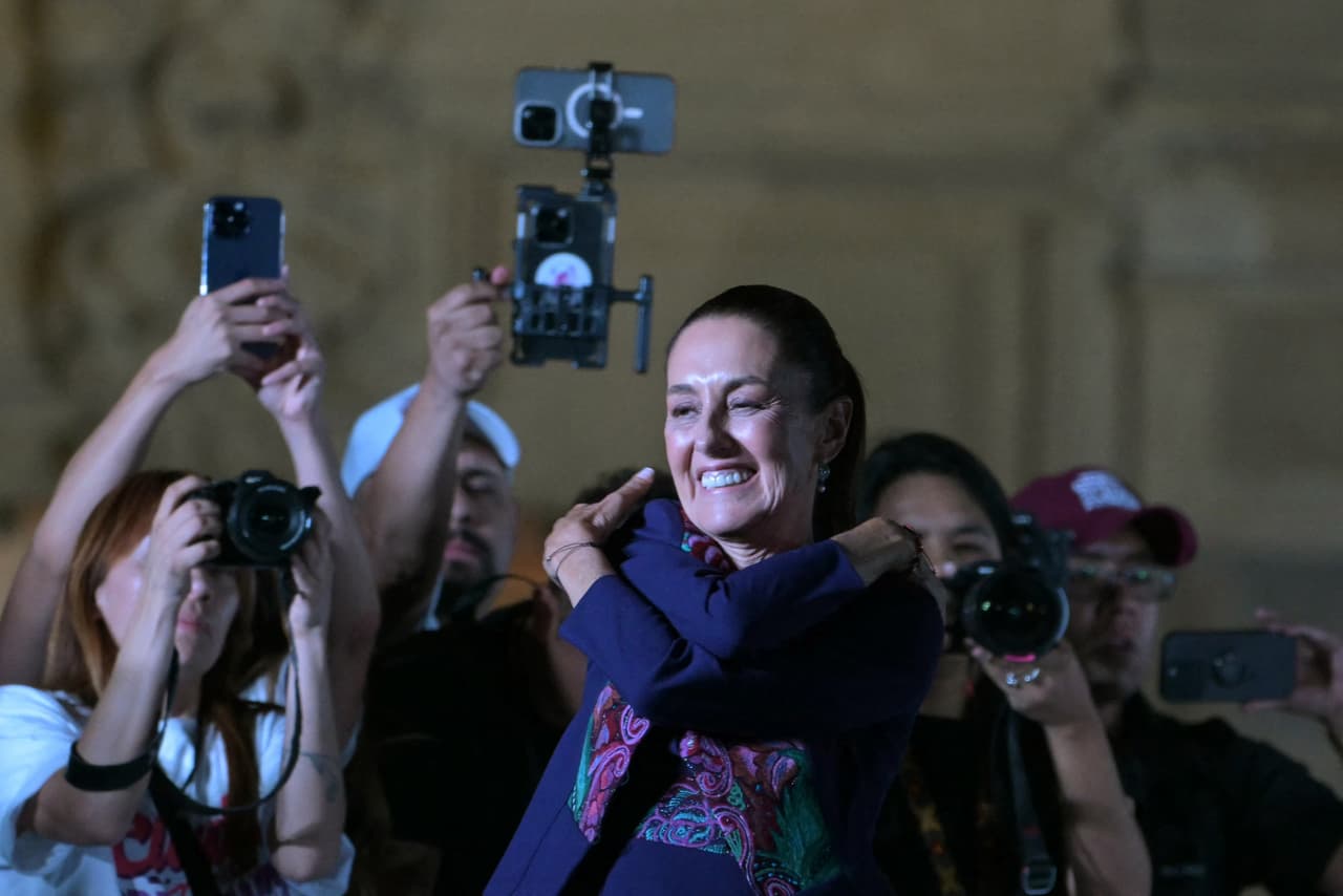 Claudia Sheinbaum a su arribo al zócalo de la Ciudad de México.
