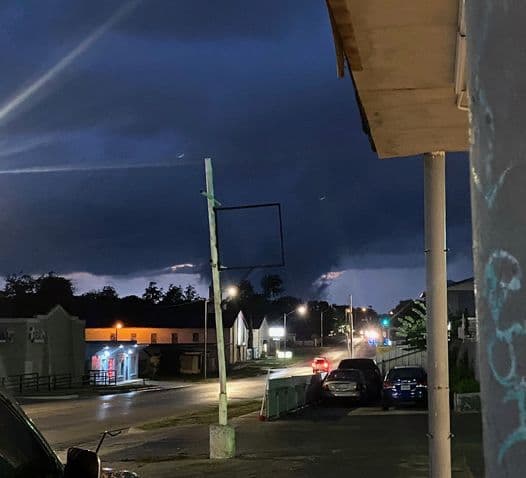 Durante la tarde y noche del miércoles se emitieron varios avisos por tornado.