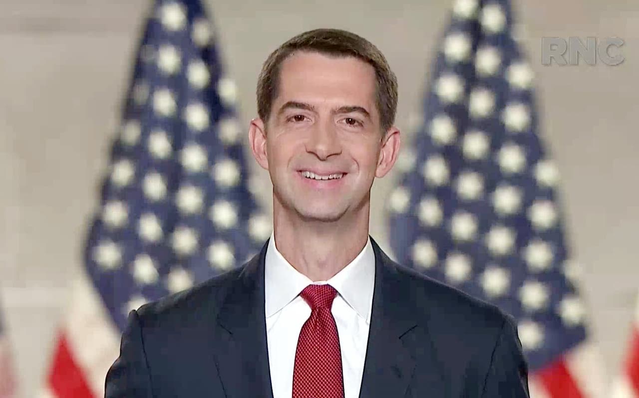 El senador Tom Cotton dijo que la fortaleza del presidente librará a Estados Unidos de conflictos armados. "Si queremos paz, debemos ser fuertes. La debilidad es una provocación. La fortaleza del presidente Trump nos mantendrá lejos de la guerra", indicó.
