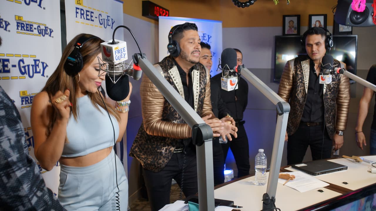 Banda Los Recoditos nos presentó en primicia su nuevo disco 'Los Gustos Que Me Doy' y armaron tremendo relajo con La Bronca, El Tambochi y El Compa Ivan.