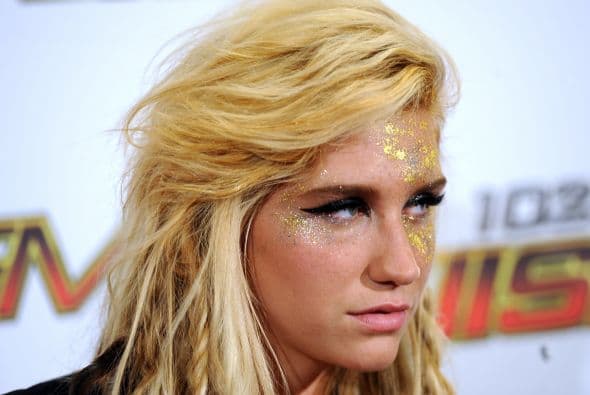 A estas muestras de apoyo también se unió Kelly Clarkson, que en una ocasión trabajó con Luke.