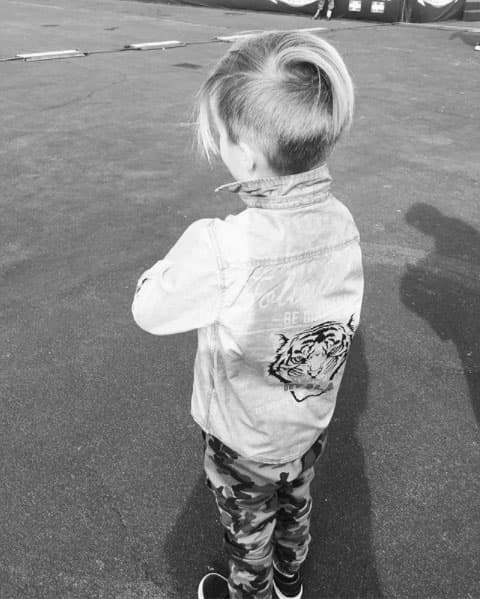 Pero no solo utiliza ropa en tendencia, 
<b><a href="https://www.univision.com/shows/pequenos-gigantes/asi-de-grande-luce-mateo-el-hijo-de-galilea-montijo-fotos">Gali</a></b> también se preocupa por su cabello y hace que luzca moderno.