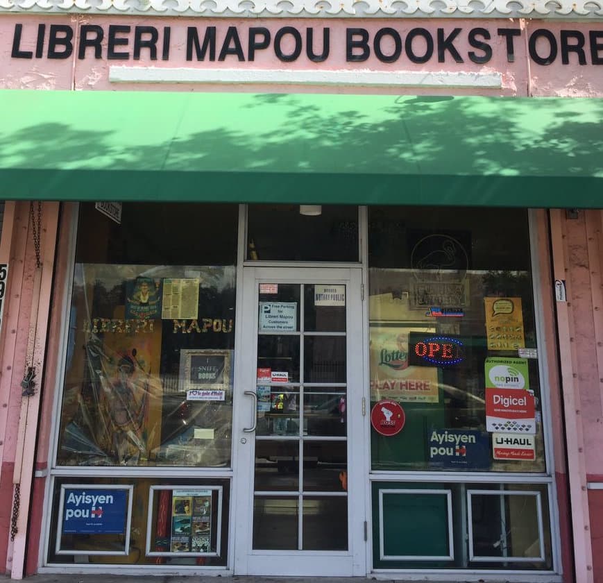 Carteles de apoyo a Hillary Clinton en el Little Haiti de Miami.