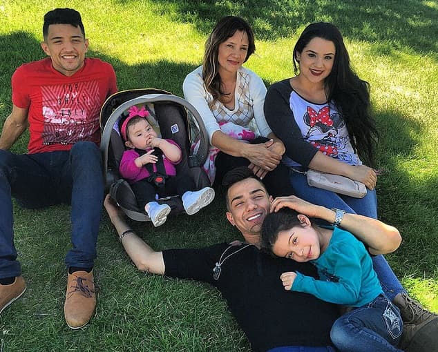 Luis Coronel pasó estos días con la familia, luego de trabajar tanto decidió estar cerquita de los suyos.