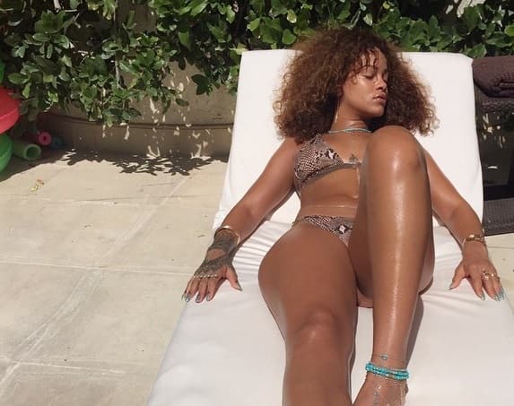 Para cerrar con broche de oro tenemos a Rihanna, que este verano ha estado desatada.