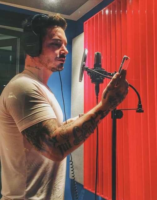 J Balvin también se metió al estudio de grabación, ¿con qué sorprecita sorprenderá a sus fans?