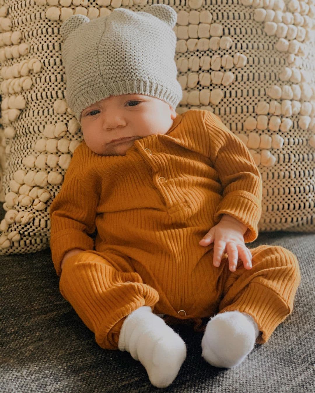 El pasado 10 de marzo, Diego cumplió 5 meses, pero aún nos llenan de ternura las fotografías de recién nacido.