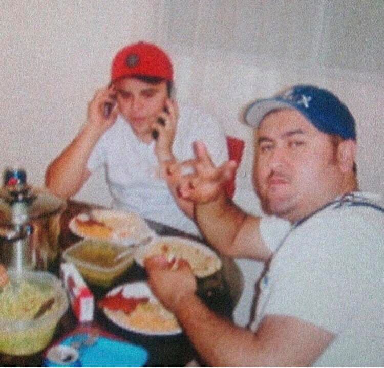 Cabe recordar que 
<b>Gerardo Ortiz</b> también interpreta un corrido en su honor; "No sé que es un enemigo, porque no tuve motivos. Para que me arrebataron el camino, hay les va la historia de mi primo", dice en su letra.