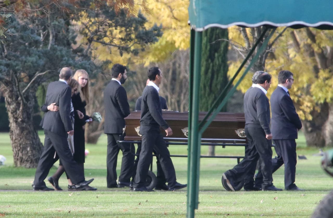 Al funeral asistieron personalidades como la primera dama de Argentina, Juliana Awada, a brindar el pésame a los familiares.