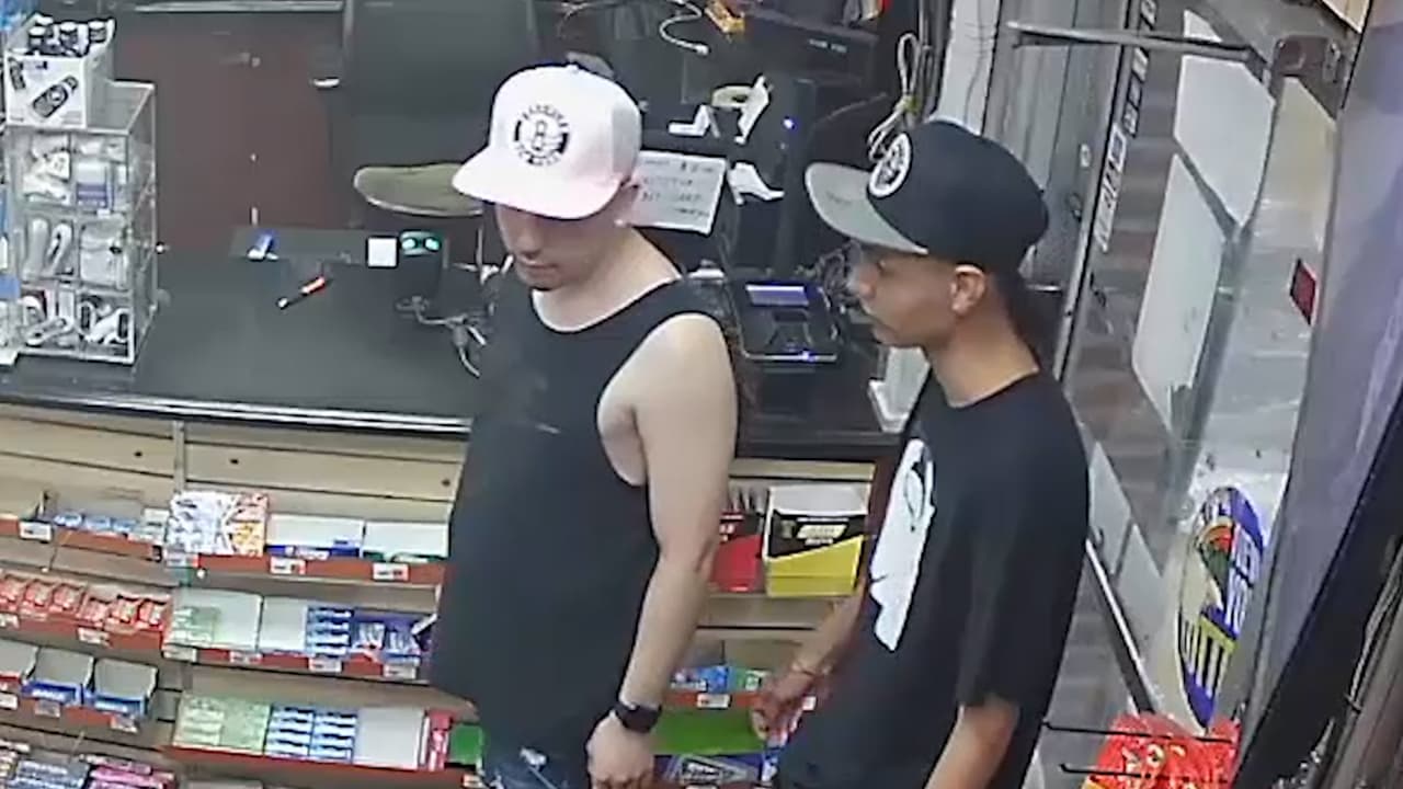 Autoridades buscan a dos sospechosos de robar en una gasolinera en Brooklyn 