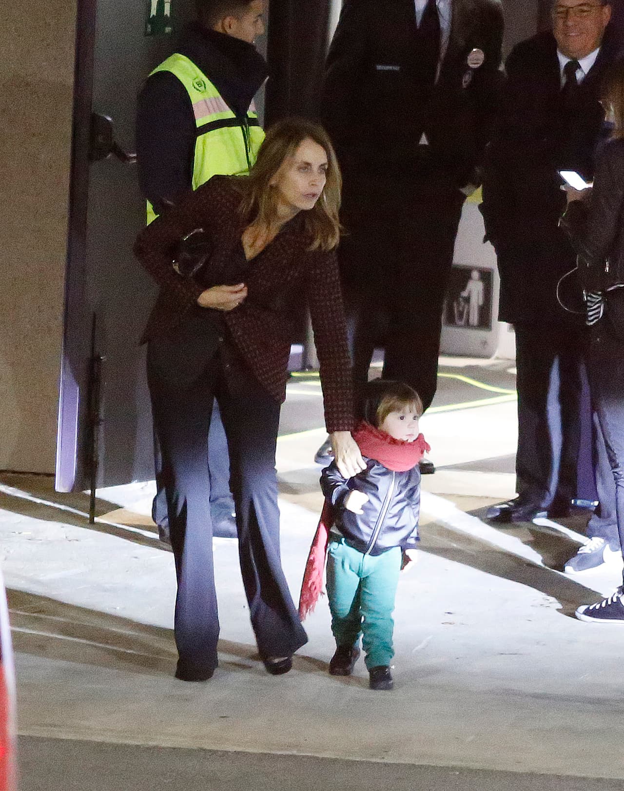 Y atrasito venía su hermanito, Sasha.