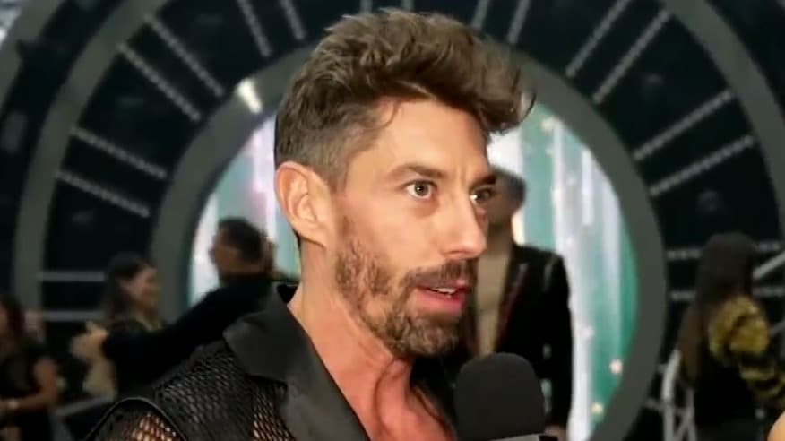 Adrián Lastra reacciona al 'mic drop' de Roselyn Sánchez previo a su triunfo en Mira Quién Baila ¡La Revancha!