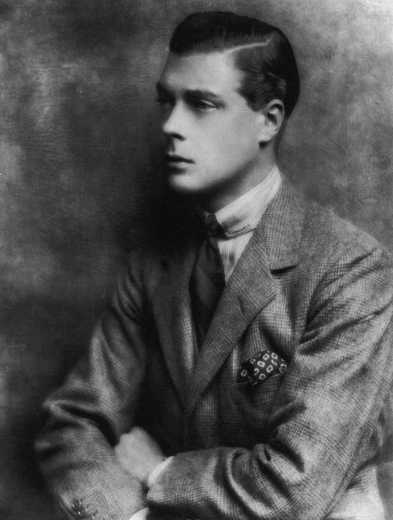 Dicha marca, la ostentaba hasta el 19 de febrero de 2020 
<b>Eduardo VIII</b>, el duque de Windsor, quien 
<b>tenía 6 años y 213 días</b> de vida cuando murió su bisabuela, la reina Victoria, detalló la fuente.
<br>