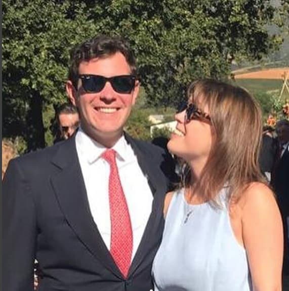 Precisamente en su cuenta de Instagram, Eugenie publicó tres románticas imágenes con su prometido Jack Brooksbank, con quien se casará el 12 de octubre en la capilla de San Jorge en el castillo de Windsor.