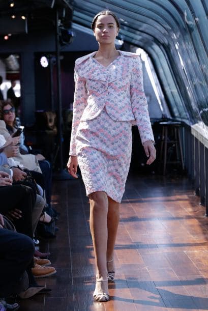 Para combinarlo con estampados sólo tienes que elegir un color neutro, todos le van bien.