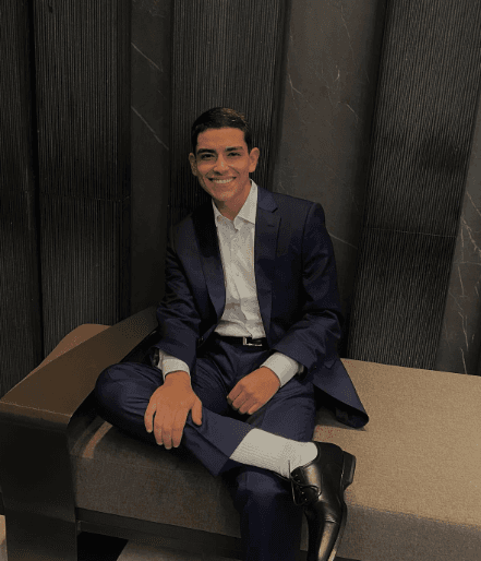 Actualmente, el hijo mayor de Gloria Trevi tiene 20 años y en los comentarios de su cuenta de Instagram no faltan los emojis con corazones en los ojos ni quien señale que se ha convertido en todo un galán. 
<br>