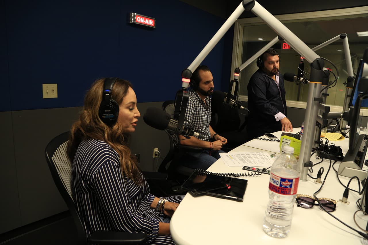 Los tres locutores se fueron a las calles de Dallas y tuvieron la oportunidad de conocer algunos de sus seguidores.