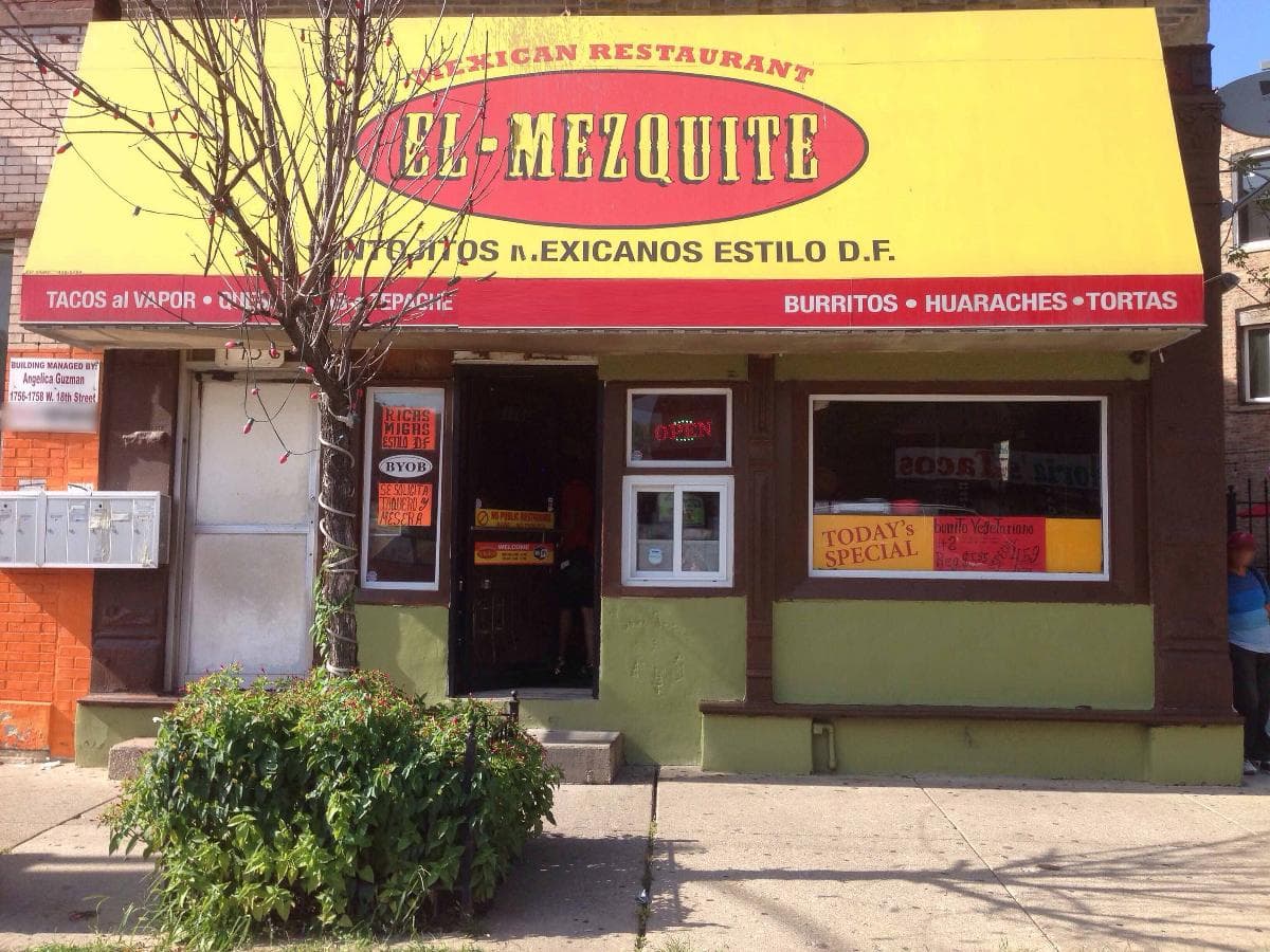 El Mezquite, ubicado en el 1756 W. 18th St. es otro de los restaurantes participantes en Mole de Mayo.
