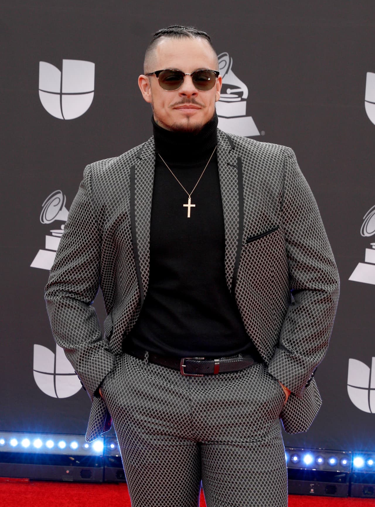 El bailarín que ha trabajado de cerca con Beyoncé, Nicki Minaj, Eminem, David Guetta, entre otros, se ha ganado el cariño de la audiencia hispana por su papel de juez en Mira Quién Baila. En el día de su cumpleaños le deseamos un nuevo año repleto de éxitos y satisfacciones.