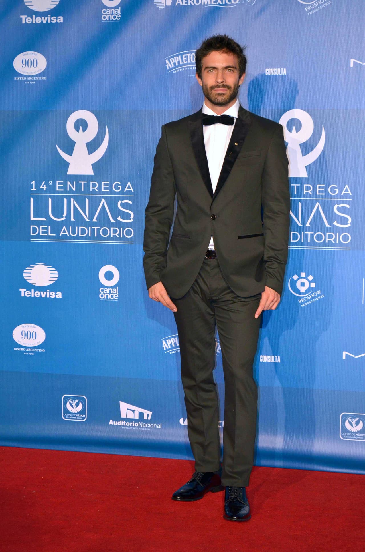 Osvaldo Benavides también se dio cita y fue uno de los más elegantes.