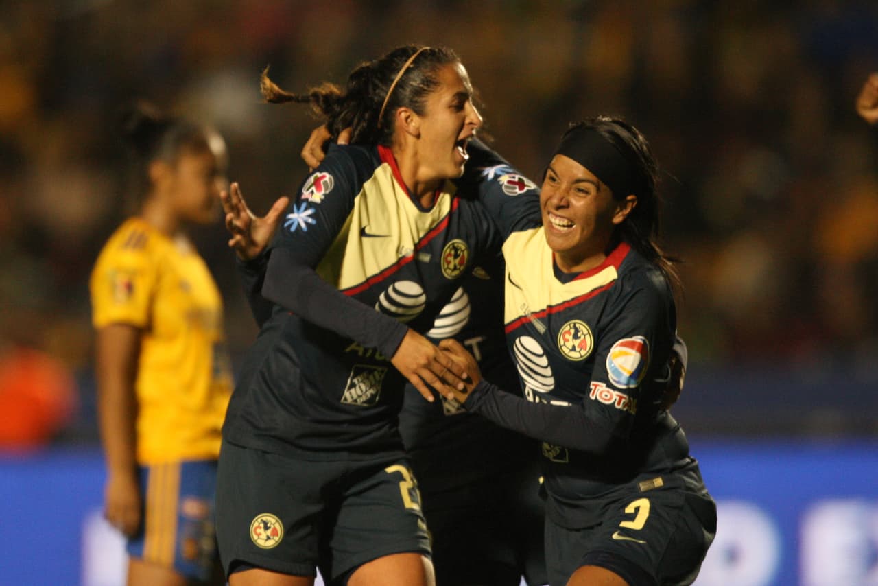 La emoción de las Águilas del América que desde el punto penal conquistaron por primera vez la Liga MX Femenil al imponerse 3-1, después del 1-1 en el juego de vuelta, 3-3 global.