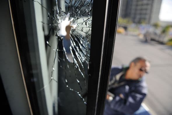 A raíz de la sublevación, Correa denunció que su gobierno enfrentaba un intento de golpe de Estado de la oposición y sectores de las Fuerzas Armadas y la Policía cercanos al ex mandatario Lucio Gutiérrez, un coronel retirado del Ejército derrocado en abril de 2005.