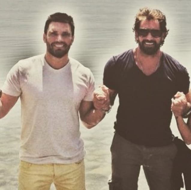 Más de un año y medio después del reportaje fotográfico en una playa de Cancún el rumor sigue vivo, aunque sin fundamento alguno. Un incómodo escándalo mediático que Julián y Gabriel han logrado navegar para mantener su relación de amistad.