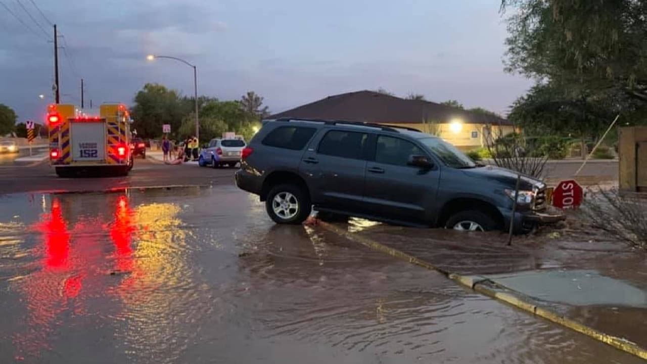 Autoridades advierten a conductores sobre posibles inundaciones debido a las lluvias del monzón