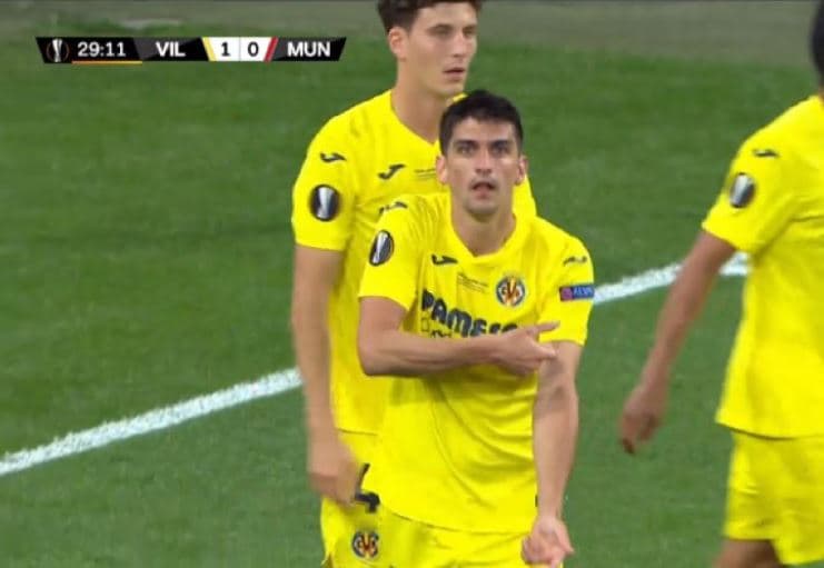 Gerard Moreno invita a vacunarse en el festejo de su gol