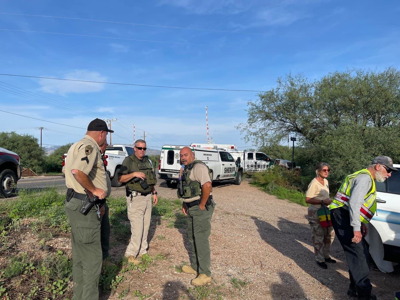 Tres personas fueron rescatadas luego de ser arrastradas por aguas del río San Pedo.
