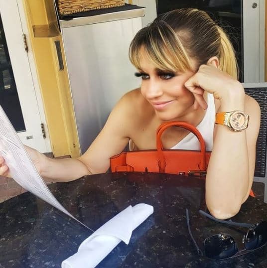 Además de mostrarse agradecida y feliz expresó: "el vitiligo y yo ahora somos amigos. Hemos aprendido a convivir juntos. Una mancha más, una mancha menos. No me hace menos ante los ojos de Dios y el universo", escribió junto al hashtag viviendo con vitiligo.