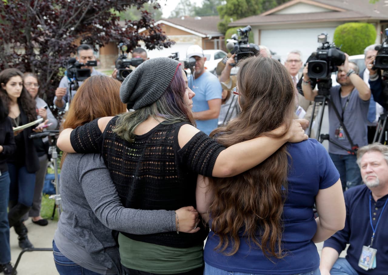 Cuatro trabajadores del Departamento de Servicios a los Niños y la Familia del condado de Los Ángeles tenían la responsabilidad legal de proteger a Gabriel cuando el caso fue abierto en octubre de 2012. Stefanie Rodríguez y Patricia Clement, y sus supervisores: Kevin Bom y Gregory Merritt, enfrentaron cargos por abuso infantil y falsificación de documentos públicos. 
<br>En la fotografía los familiares de Gabriel durante una rueda de prensa en abril de 2016.