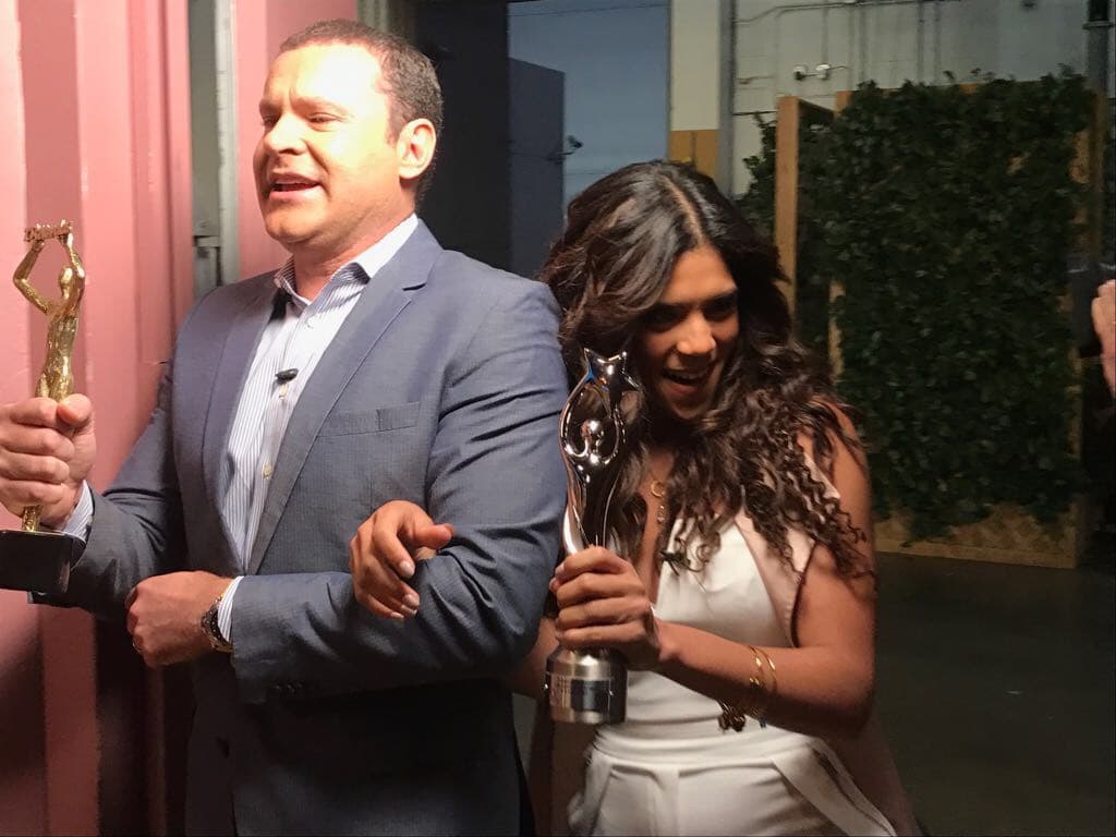 Alan la acompañó con sus compañeros, que la esperaban emocionados.