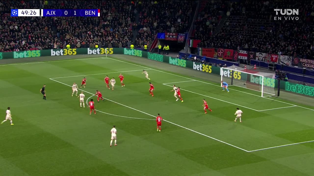 ¡TIRO ATAJADO! disparo por Rayane Bounida.