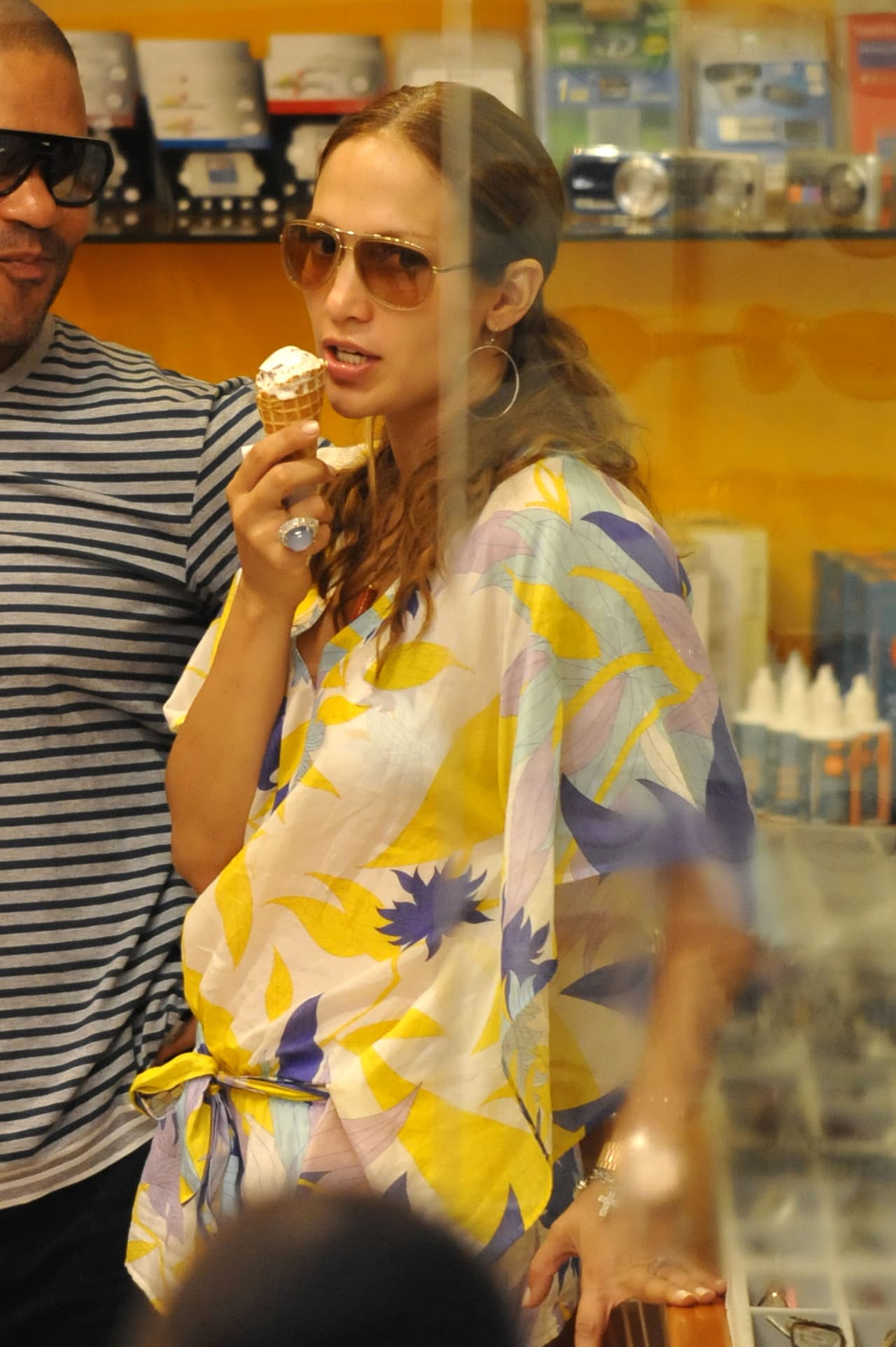 Aunque siempre ha cuidado su figura, es claro que no se pierde de ningún antojo.