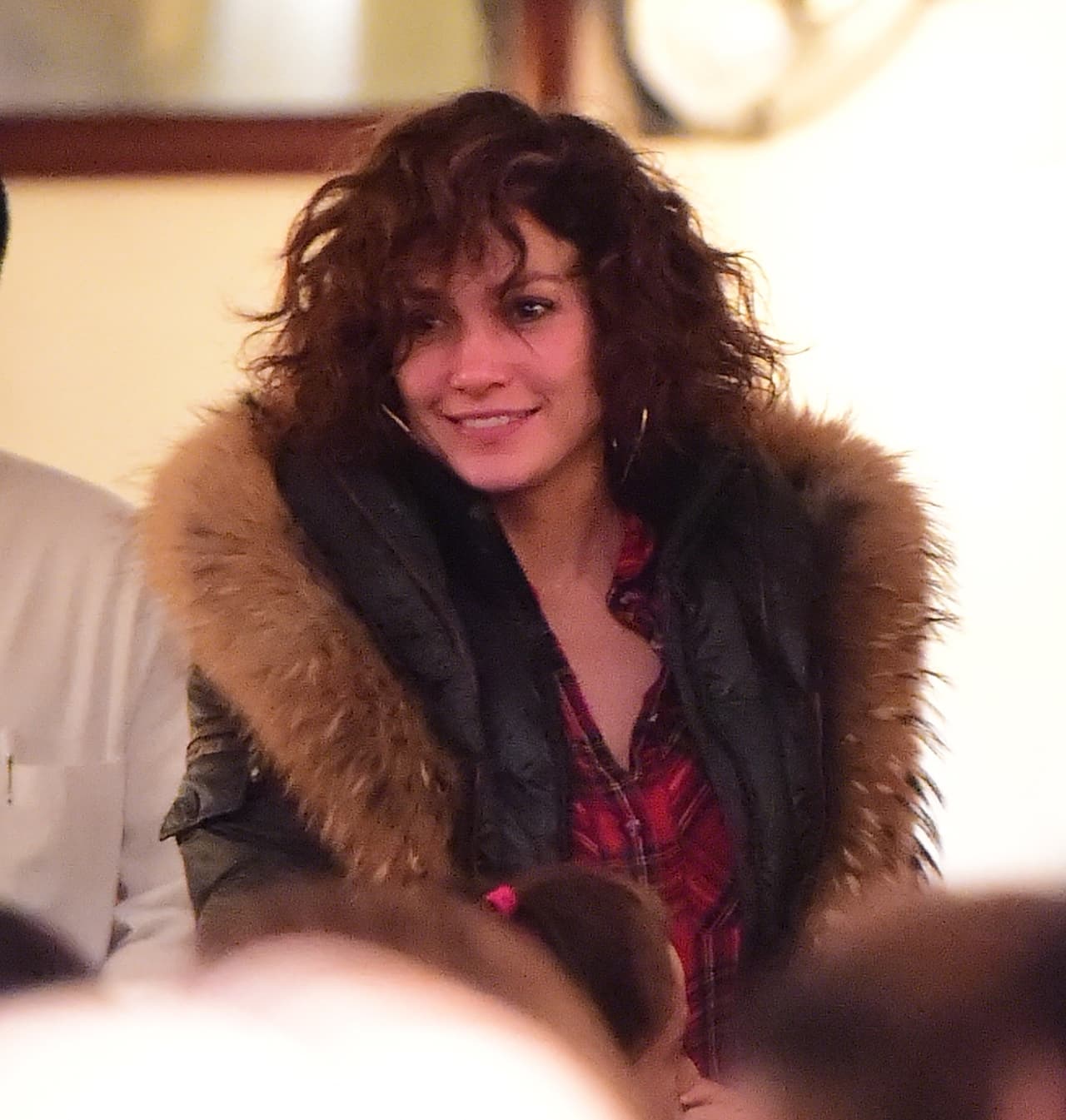 ¡Ay Jennifer tampoco abuses de tu belleza! La cantante fue captada al salir de un restaurante y se le veía la cara sin una gota de maquillaje.