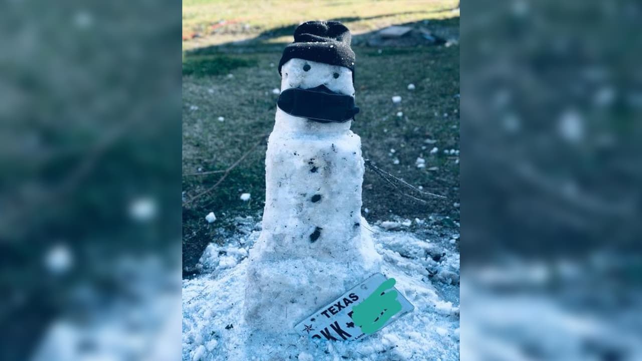 Challito Zambrano no se quedó atrás y nos compartió su creación de su muñeco de nieve en Houston con todo y tapabocas.