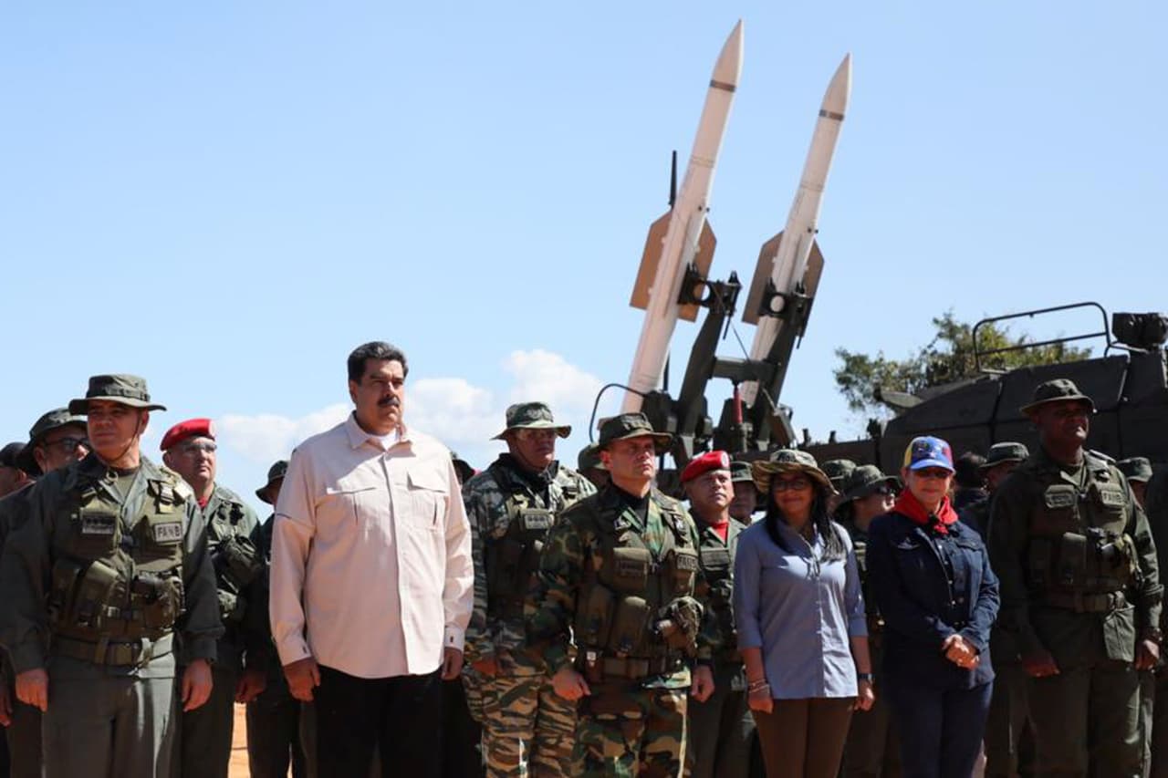 Maduro durante unos ejercicios militares.
