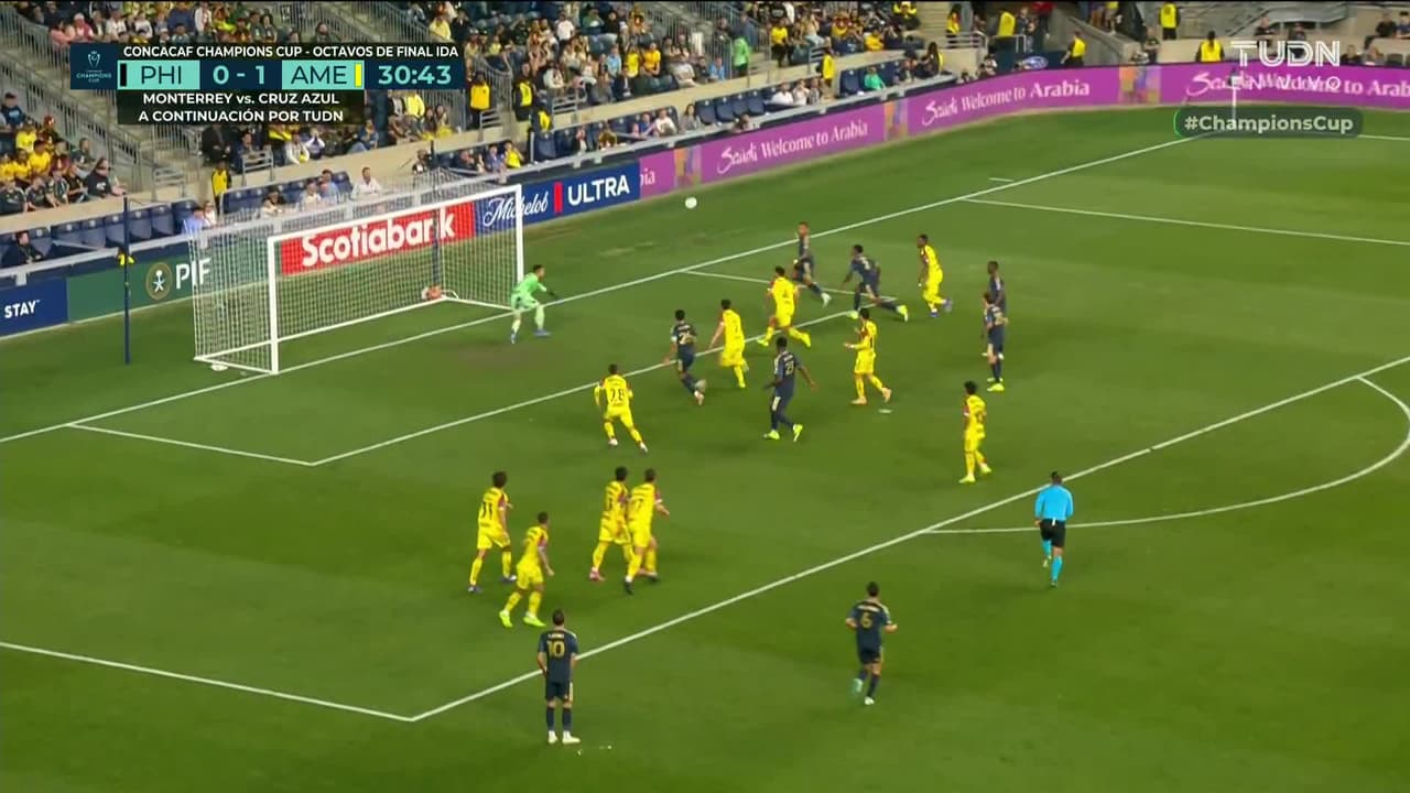 ¡TIRO ATAJADO! disparo por Álex Zendejas.