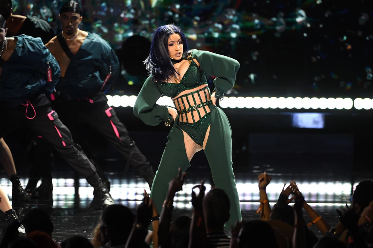 Esta no es la primera vez que la cantante habla sobre el acoso. En marzo de 2018 abordó el tema con la revista
<b><a href="https://www.cosmopolitan.com/entertainment/celebs/a18930050/cardi-b-cosmopolitan-cover-interview/" target="_blank">Cosmopolitan. </a></b>