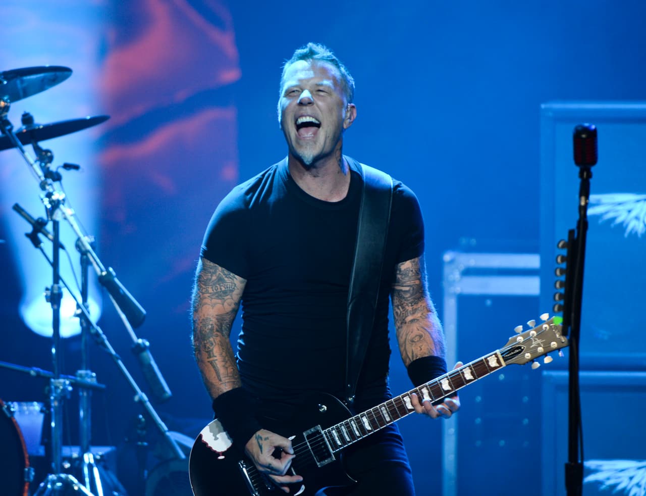 METALLICA'S MUSIC IS THERAPY FOR FRONTMAN AND TODDLER