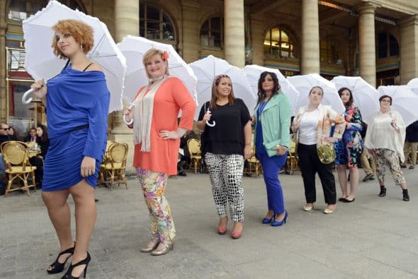 Y para los días más frescos, archiva tus abrigos tejidos, y reemplázalos por ‘sweaters’ de hilo o cashmere, que son muy finos, pero te abrigan como un calentador portátil.